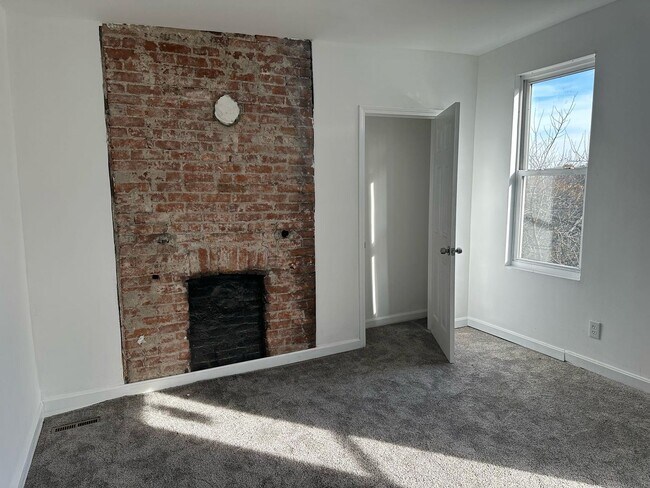 Foto del edificio - 3 br, 2.5 bath House - 417 E Burgess