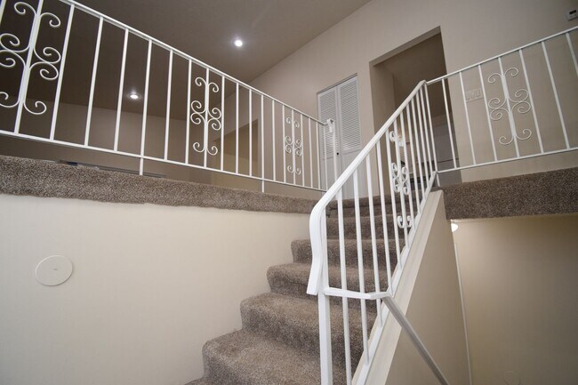 Foto del edificio - Bright 3 Bed in North Salt Lake – Near Parks, Trails, Shopping & Dining!!