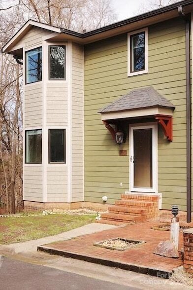 Building Photo - 1126 Hanford Pl NW