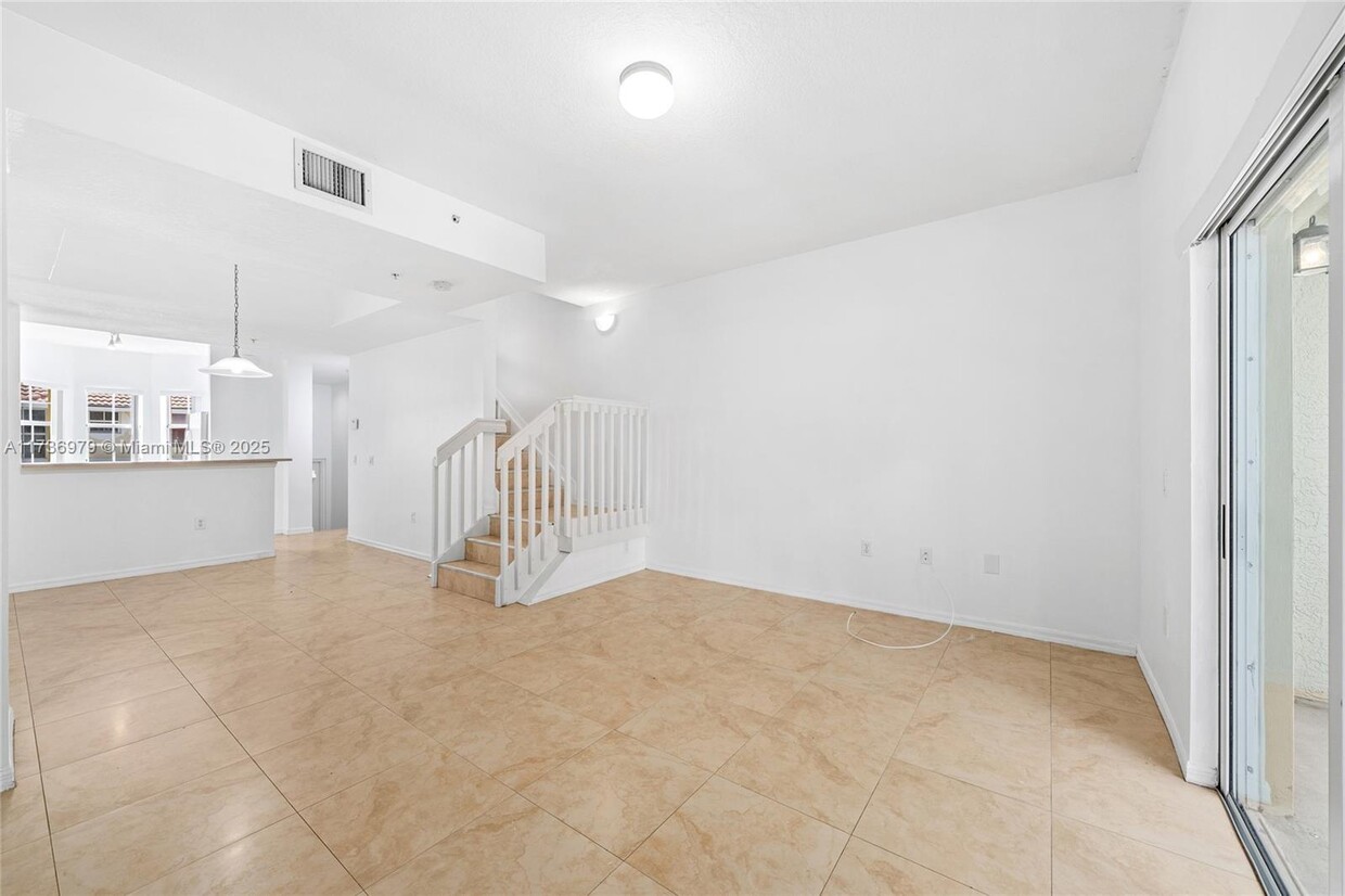 Foto principal - 742 NE 90th St