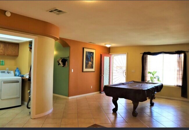 Foto del edificio - 7518 Redwood Ave