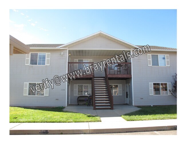 Foto del edificio - 1143 E Carolina Ave