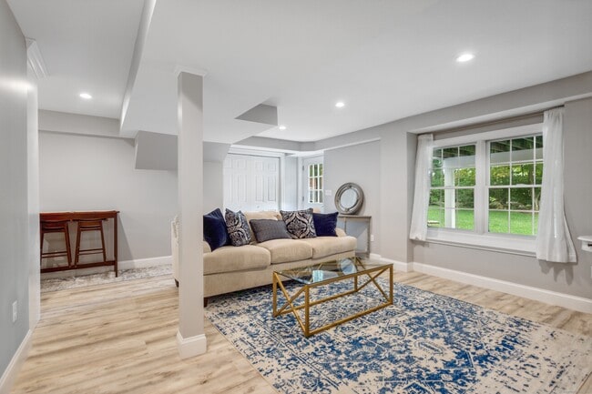 Foto del edificio - 67 Pond Pl