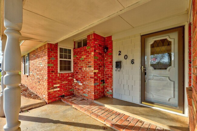 Building Photo - 206 Del Mar Dr