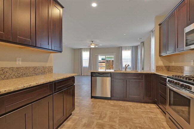 Building Photo - 2061 River Wood Dr