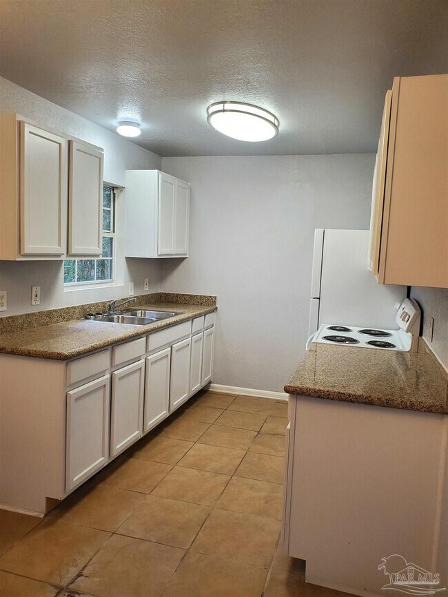 Foto del edificio - 6448 Gaynell Ave