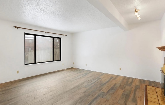 Building Photo - 2504 Covington Dr