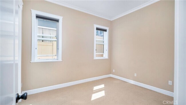 Foto del edificio - 431 Iris Ave