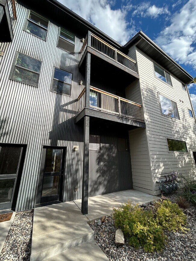 Building Photo - 3237 N 27th Ave