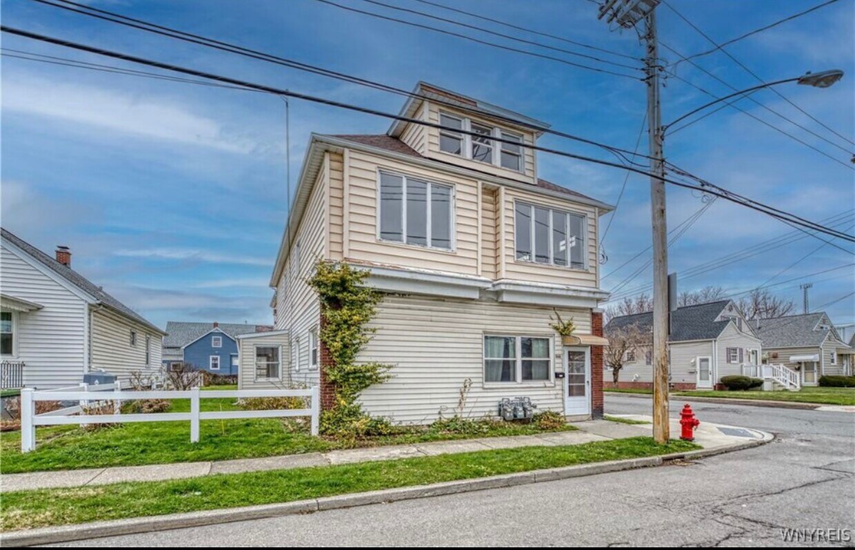 Primary Photo - 368 Weimar St