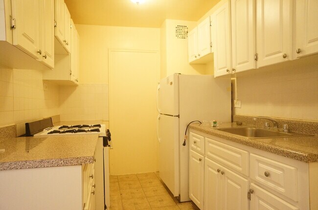 Foto del edificio - 350 Lenox Rd