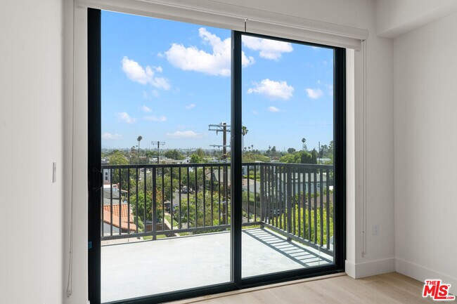 Foto del edificio - 1808 Lincoln Blvd