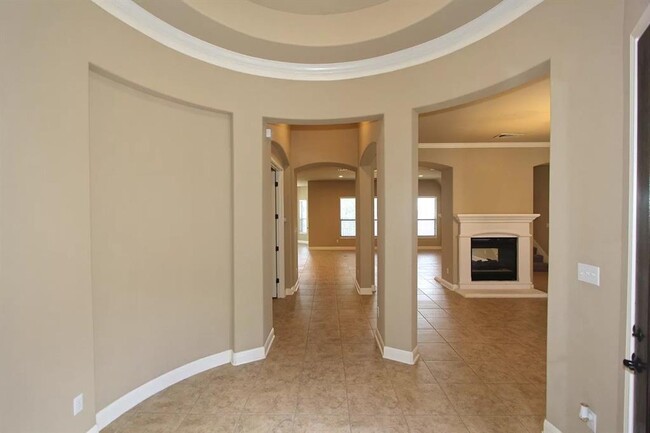 Building Photo - 18104 Lipan Apache Cove