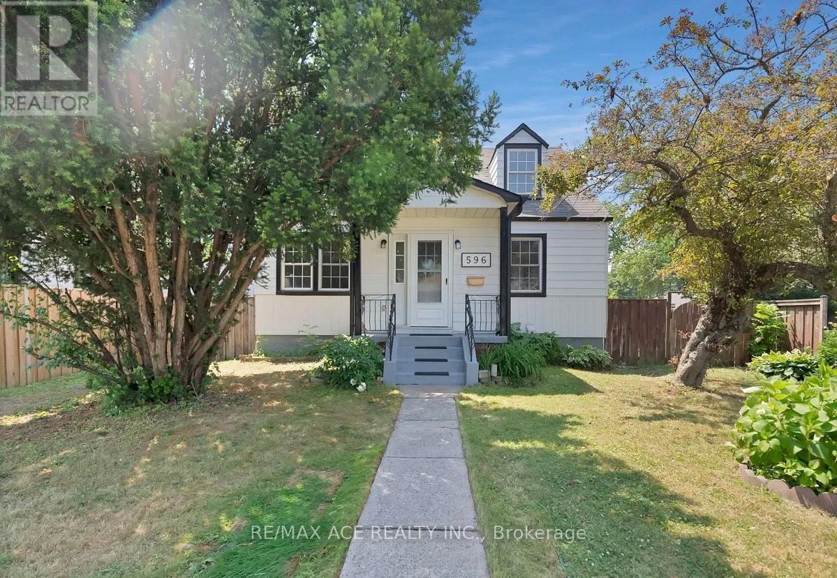 Primary Photo - 596 Pharmacy Ave