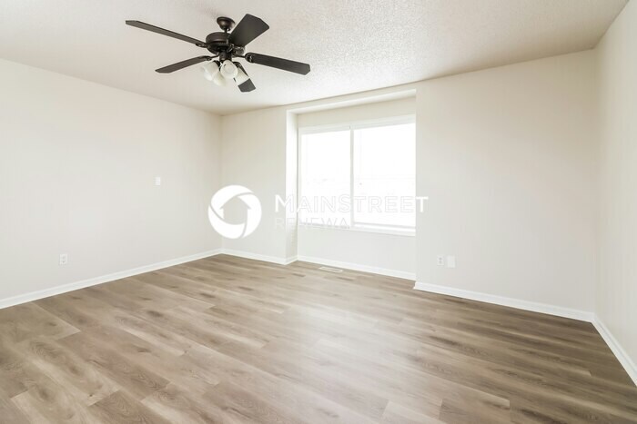 Foto principal - 3 Bedroom Pet-Friendly Home in Kansas City...