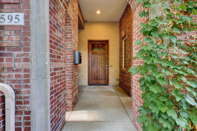 Building Photo - 595 S Corona St