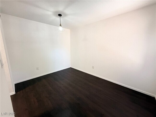 Foto del edificio - 555 E Silverado Ranch Blvd