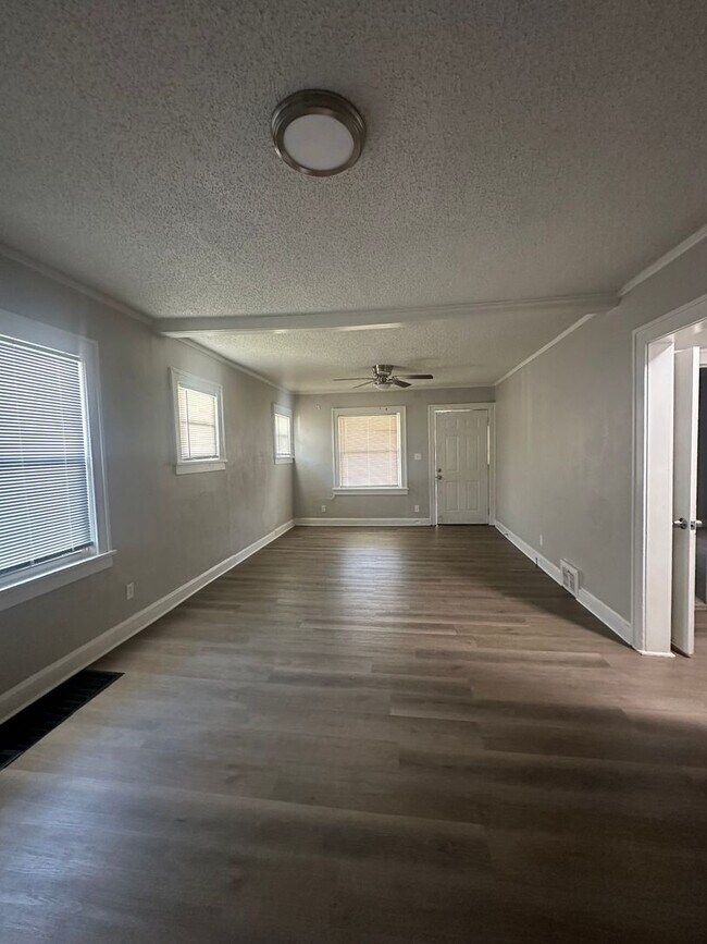 Foto del edificio - Cute Midtown 3 Bedroom Home For Rent!