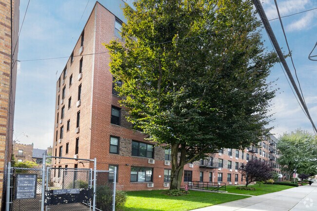 Building Photo - The Linda