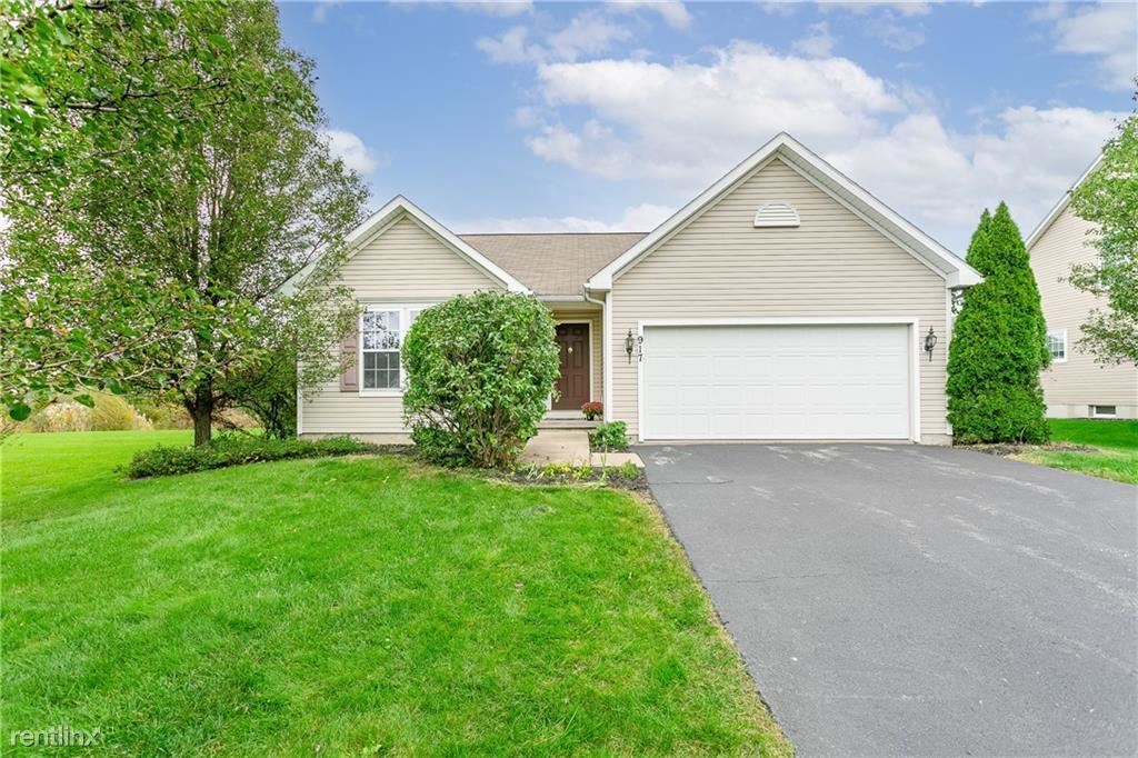 Primary Photo - 3 br, 2 bath House - 917 Surrey Hill Way