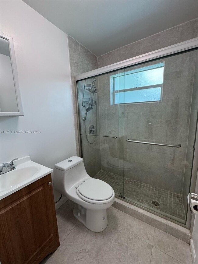 Building Photo - 2941 SW 36th Ave