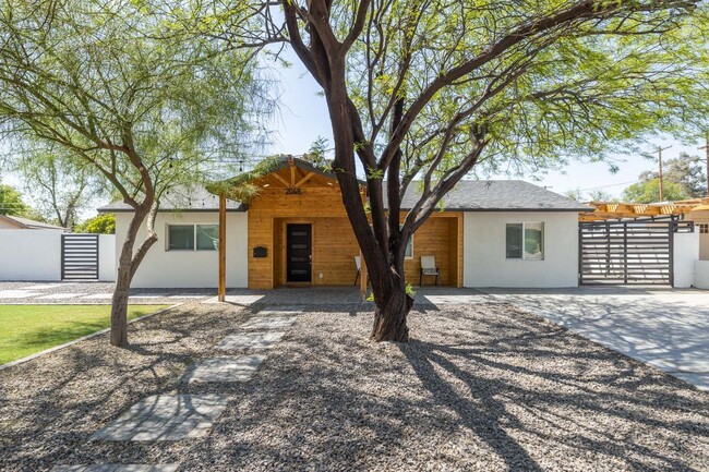 Building Photo - 2048 N 39th St