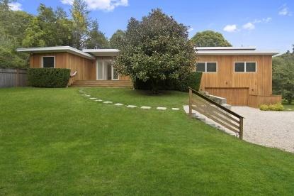 Foto principal - 29 Towd Point Rd