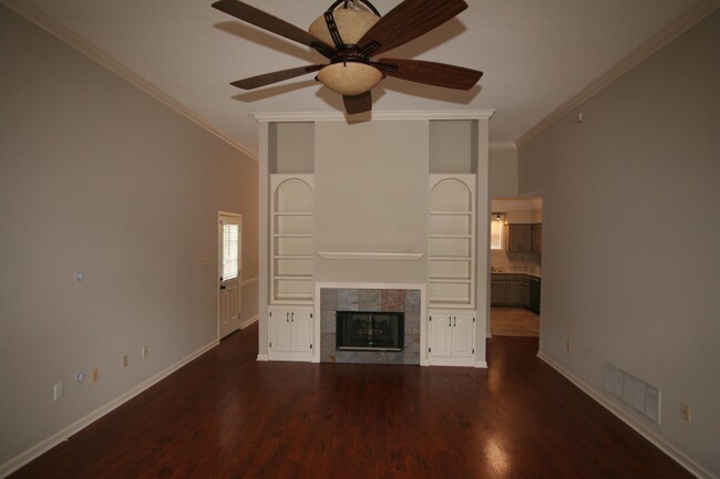 Building Photo - 6776 Dianna Dr