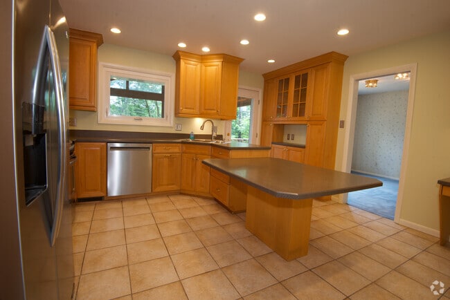 Building Photo - 1149 Sunrise Dr