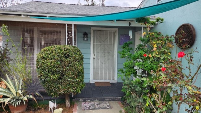 Front of Unit - 150 S Beachwood Dr