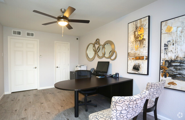 Oficina de arrendamiento - Hulen Park Place Townhomes