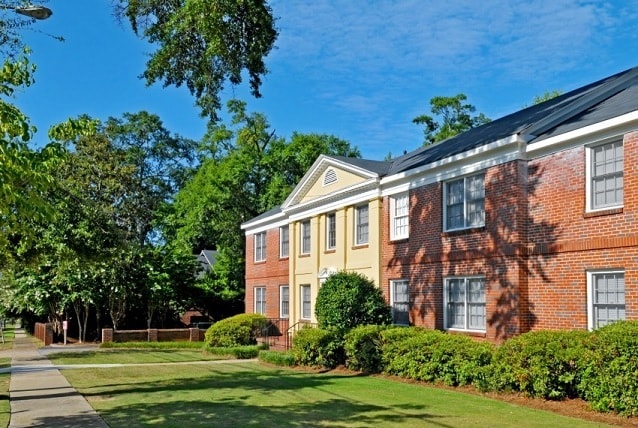 Building Photo - Hillcrest Apartments