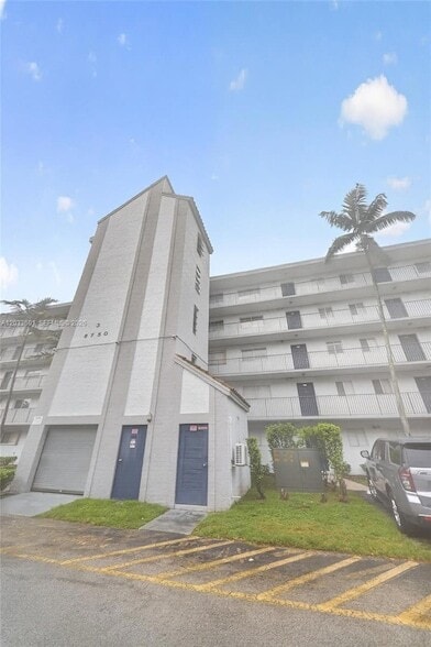 Building Photo - 8750 N Sherman Cir