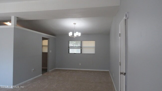 Foto del edificio - 7039 Cotillion Rd N