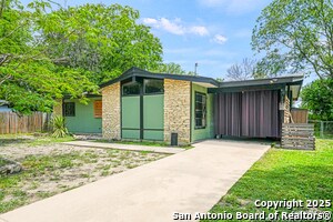 Foto del edificio - 5030 Vlg Crst Dr