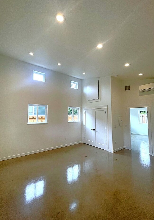 Building Photo - Brand New - 2 bedroom, AC, Full Kitchen, L...