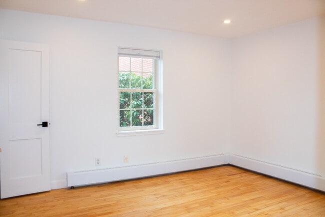 Foto del edificio - 33 Hammond Pond Pkwy