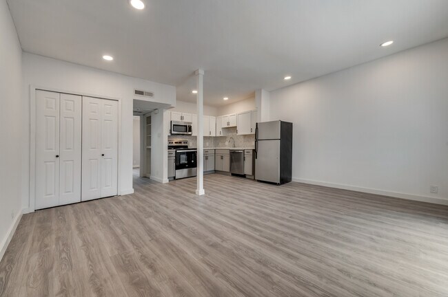 Foto del edificio - 4330 Bowser Ave