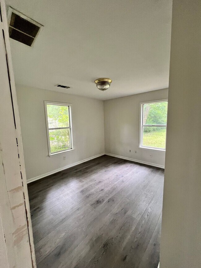 Foto del edificio - 3 bdrm 1 bath