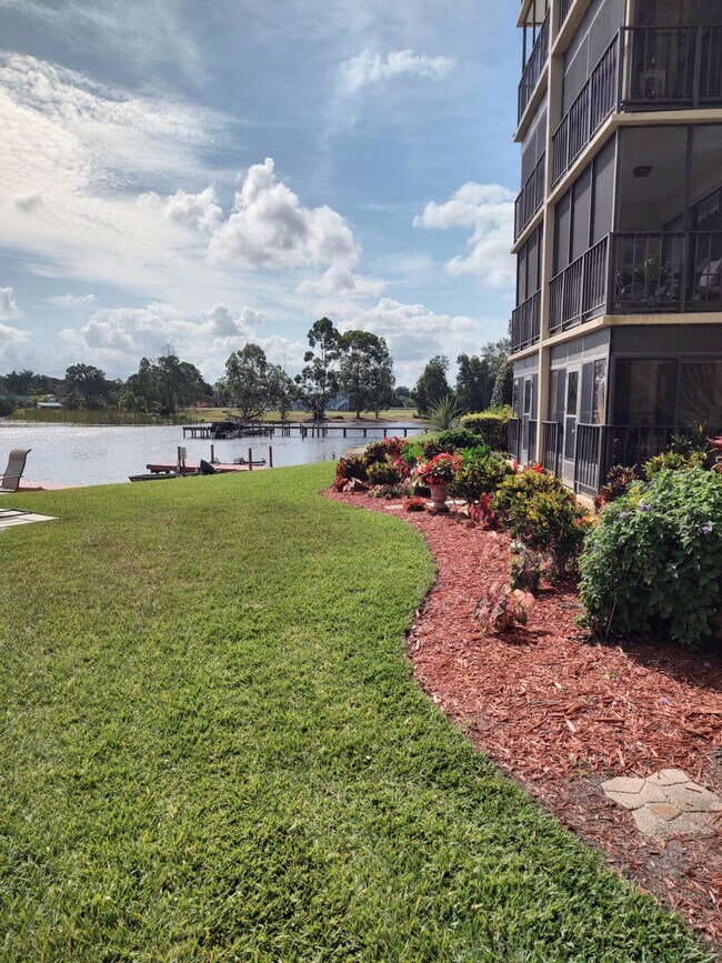 Building Photo - 117 Country Club Dr