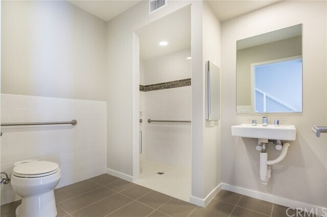 Building Photo - 639 Channel Way