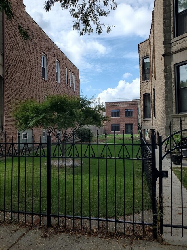 Building Photo - 1418 N Kedzie Ave