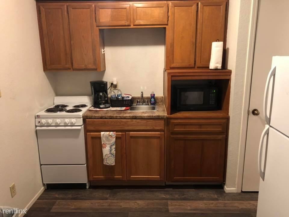 220 Ridgecrest Dr, Elk City, OK 73644 Room for Rent in Elk City, OK