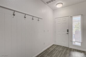 Building Photo - 400 Amber Pine St