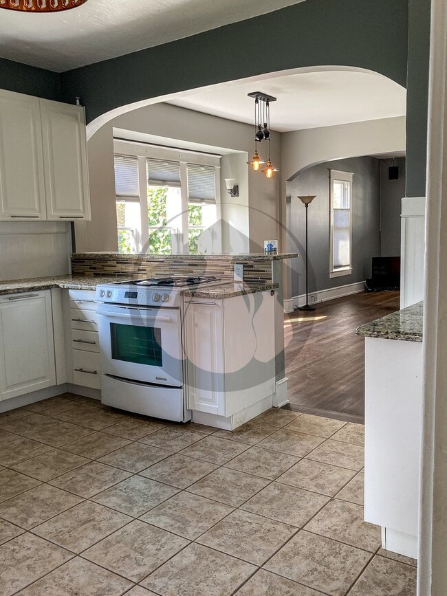 Building Photo - Single Level House - *Move In Special!*. $...