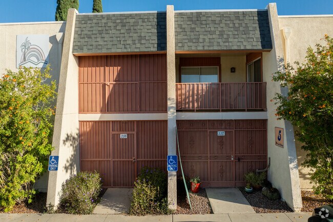 Foto del edificio - Las Colinas