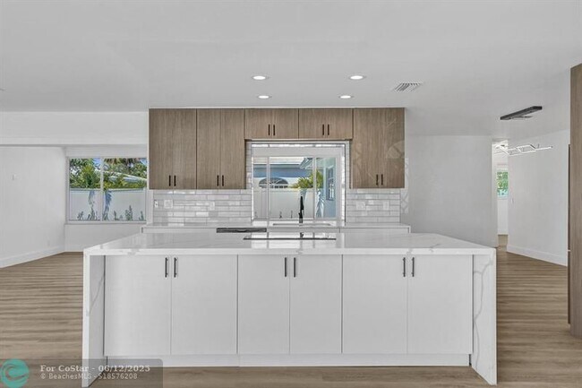 Building Photo - 4751 NE 29th Ave