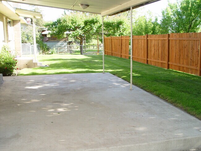 Covered Patio Area - 460 S 800 W