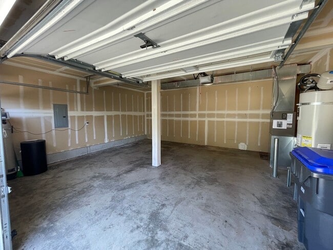Building Photo - Beautiful Spacious 4 Bedroom 2.75 Bathroom Home in Quiet Coupeville Neighborhood!