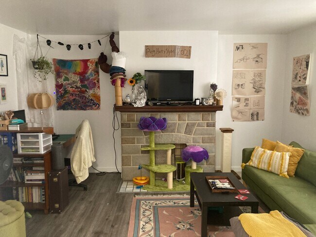 Building Photo - 828 Collins St